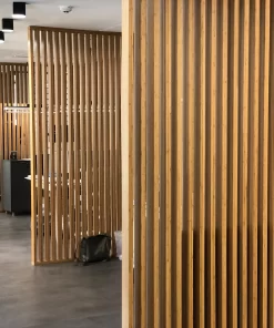 Бамбуковая решетка для офисной стены